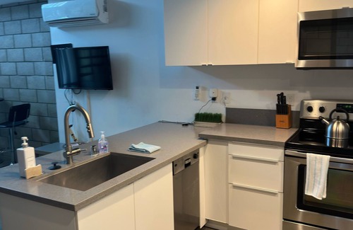 University Heights Apartment | Modern 2 Bdrm w/Parking in the Heart of Hillcrest w garage parking spot - ADA