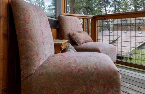 Sisters House | Modern 2 bdrm Walk to Downtown Sisters