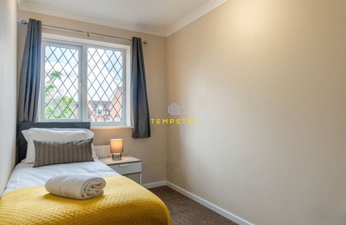 Langley Marish House | MODERN 2 BED & FREE PARKING-NEAR HEATHROW/PINEWOOD