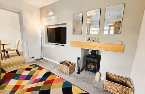 Shrewsbury House | Modern 2-bed home in a peaceful area, with parking | Pass the Keys