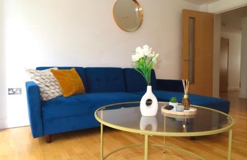 Woolwich Riverside Apartment | Modern 2-Bed Riverside Apartment in Greenwich