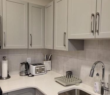 Calgary Apartment | Modern 2 Bed Urban Retreat