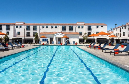 Ventura Condo | Modern 2 bedroom condo with ocean view, pool, tennis