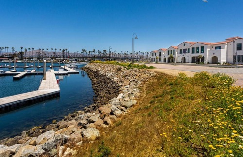 Ventura Condo | Modern 2 bedroom condo with ocean view, pool, tennis