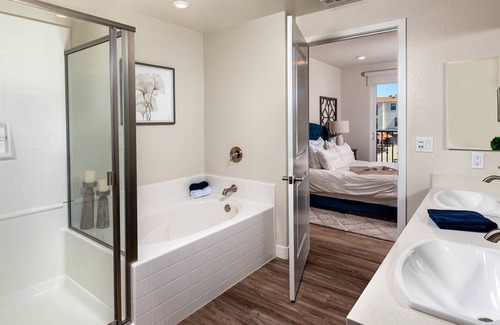 Ventura Condo | Modern 2 bedroom condo with ocean view, pool, tennis