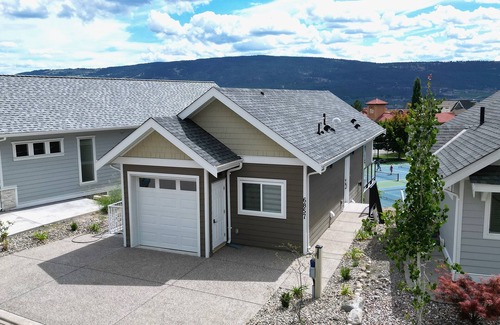 Central Okanagan Cottage | Modern 2-bedroom + den cottage in a prime location