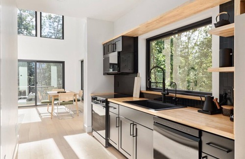 Rileyville Ski Chalet | Modern 2-Bedroom Scandanavian Style Chalet Near Shenandoah Natl Park w/Hot Tub