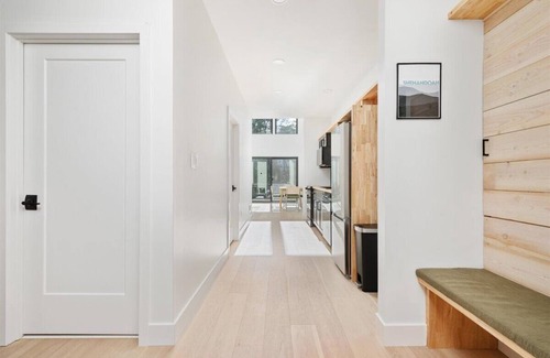 Rileyville Ski Chalet | Modern 2-Bedroom Scandanavian Style Chalet Near Shenandoah Natl Park w/Hot Tub