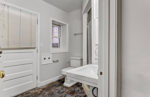 Dupont Circle Apartment | Modern 2 Bedroom Unit in Dupont walk to White House!
