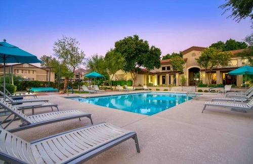 McDowell Mountain Apartments Apartment | Modern 2-BR Condo near Kierland Commons