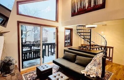 Eagle-Vail Apartment | Modern 2BD 2BA Sleeps 6 Mountain Condo Vail & Beaver Creek Ski Resorts