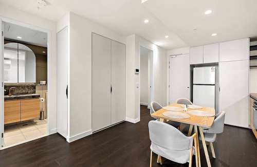 West Melbourne Apartment | Modern 2Bed Apt Parking West Mel