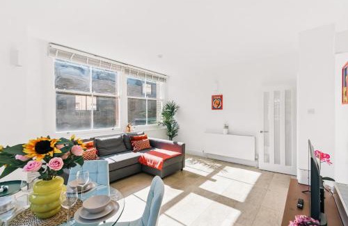 Clerkenwell Apartment | Modern 2BR Apartment with Lift Access Prime Central London Location