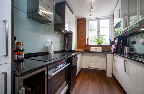 Chelsea Riverside Apartment | Modern 2BR Apt, Chancery Lane
