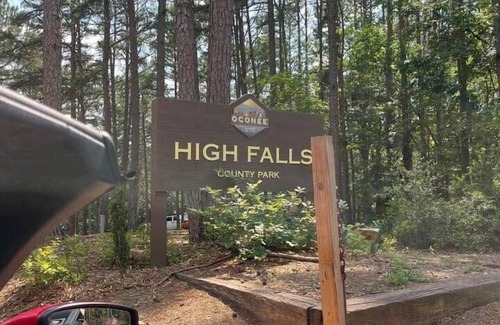 Westminster Condo | Modern 2BR Forest Condo Lakes + Clemson Nearby