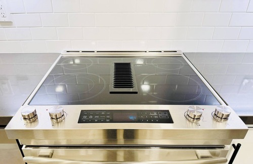 South San Jose Apartment | Modern 2BR Guest Suite w/Kitchen, W&D, Free Parking, Fire Pit - 10 mins to SJC