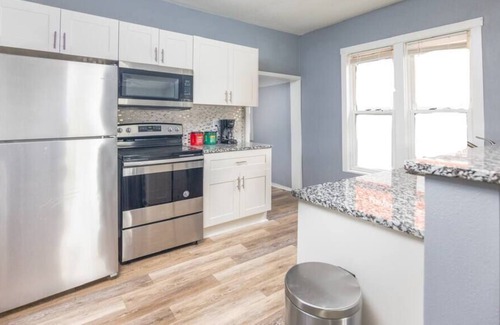 West Des Moines House | Modern 2BR Home w Free Parking in Valley Junction