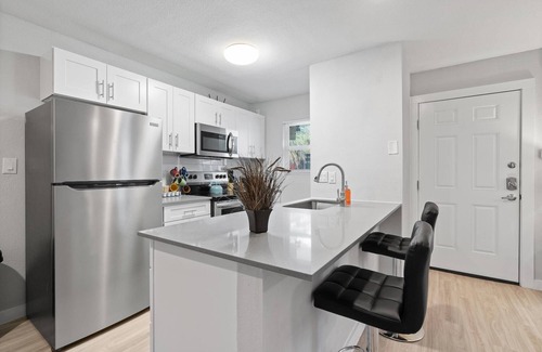 Hyde Park Apartment | Modern 2BR Near UT Hyde Park Evonify