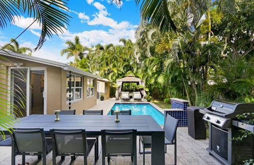 Wilton Manors House | Modern 2BRHouse in Wilton Manors with a Heated Pool and KING Bed