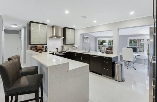 Wilton Manors House | Modern 2BRHouse in Wilton Manors with a Heated Pool and KING Bed