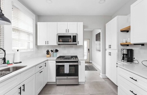 Mapleton/Fall Creek Apartment | Modern 3 Bdrm - Great Location, Deck, Pet Friendly