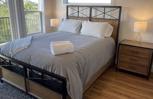 Halifax Apartment | Modern 3 Bed, 2 Bath Two Storey Townhouse