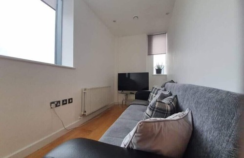 Poplar Apartment | Modern 3 Bed Apt on 8th Floor with Amazing Views