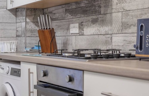 East Kilbride House | Modern 3 Bed House East Kilbride. Close to Motorway