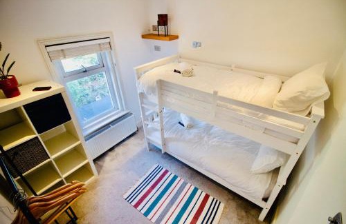 Poole House | Modern 3 bed w/garden, nr beach
