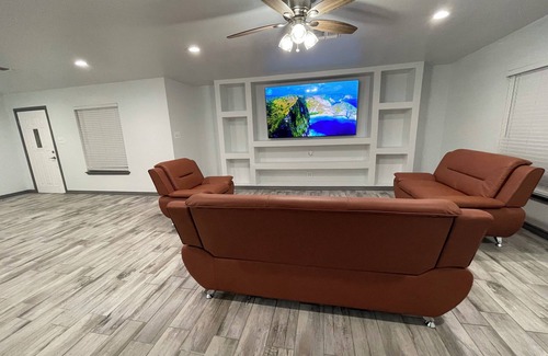 Amistad National Recreational Area House | Modern 3-bedroom 2-Bathroom home Conveniently located next to Texas Roadhouse!