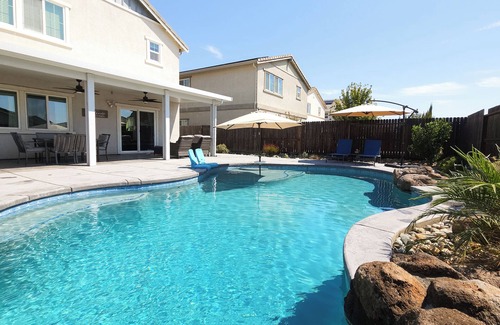 Roseville House | Modern 3-bedroom house w/solar heated saltwater pool + workspace