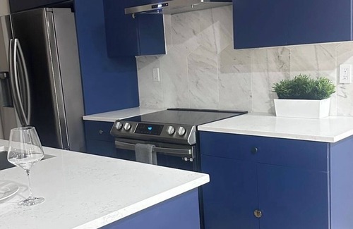 South Philadelphia House | Modern 3 BR & 2.5 Bath in So Philly near stadiums, must be 25yr,