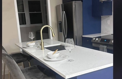 South Philadelphia House | Modern 3 BR & 2.5 Bath in So Philly near stadiums, must be 25yr,