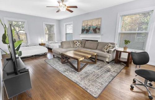 Riverside Terrace House | Modern 3BD Getaway Close to Downtown& NRG I Wi-Fi & Parking