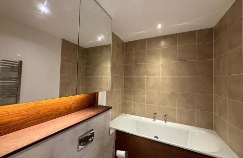 Sands End Apartment | Modern 3BD with Private Balcony Imperial Wharf