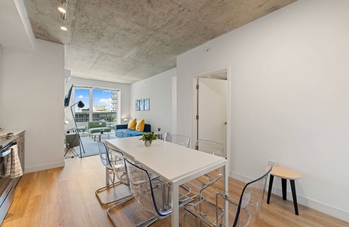River North Hotel | Modern 3BR City Retreat - Near Old Town & River North
