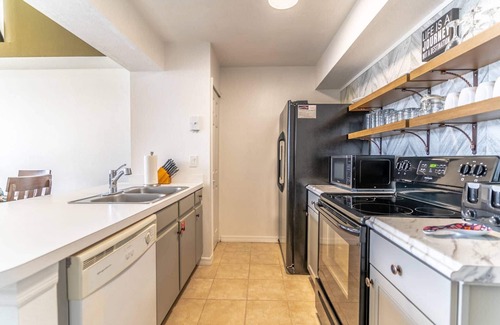 Campbell Condo | Modern 3BR Condo at Royal Palm Bay | Sleeps 8