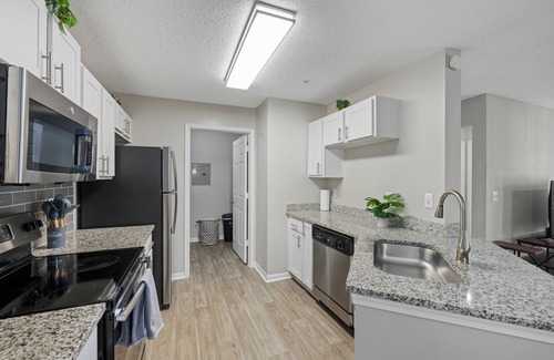 Athens Apartment | Modern 3BR Near UGA & Sanford Stadium, Pool + Gym and Hospitals
