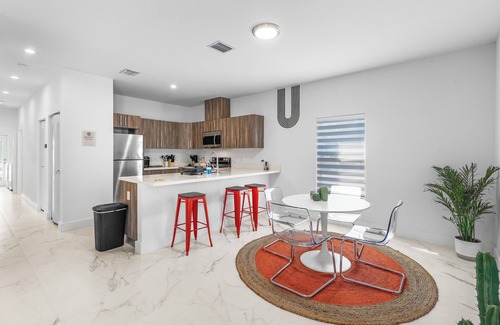 Riverside Park House | Modern 3BR Near Beaches–Fast WiFi & Spacious Design