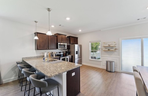 Port Wentworth House | Modern 3BR Pool Gym Near Savannah & Airport Dog Friendly Fenced Yard