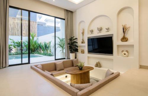 Cepaka House | Modern 3br Retreat Close To Pererenan & Canggu