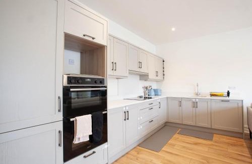 Dublin Hotel | Modern 3BR Split Level Home with Balcony Dublin 16
