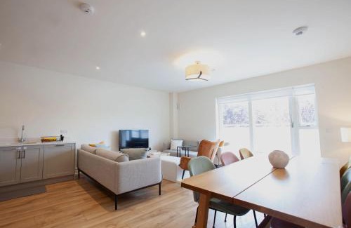Dublin Hotel | Modern 3BR Split Level Home with Balcony Dublin 16