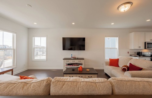 Blacksburg House | Modern 3BR townhome w/stylish decor, balcony, laundry, & workspace near VT & downtown.