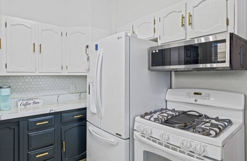 Rochester House | Modern 3br w/KING master. Mins to Strong, UR, RIT