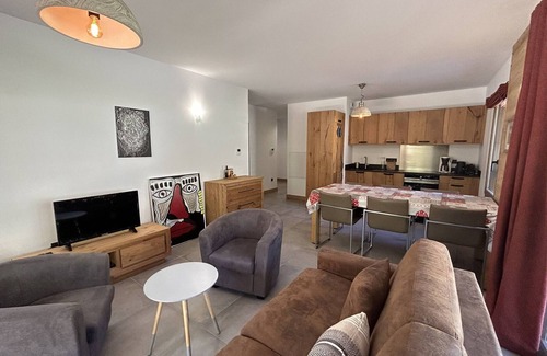 Champagny-en-Vanoise Apartment | Modern 4* apartment with 2 bedrooms, balcony, parking, wifi, and pets allowed