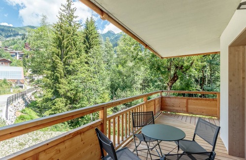 Champagny-en-Vanoise Apartment | Modern 4* apartment with 2 bedrooms, balcony, parking, wifi, and pets allowed