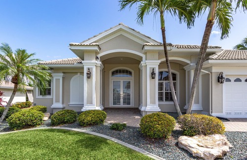 Caloosahatchee Villa | Modern 4 Bed 3 Bath Waterfront Home with Quick Gulf Access&Heated Pool