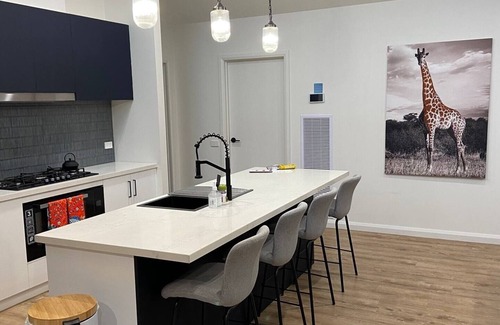 Golden Square House | Modern 4 bedroom house -5 minutes to Bendigo cbd