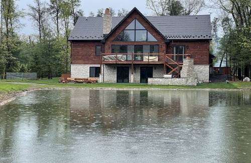 Mauston House | Modern 5 bedroom house is a perfect vacation rental for those looking to escape
